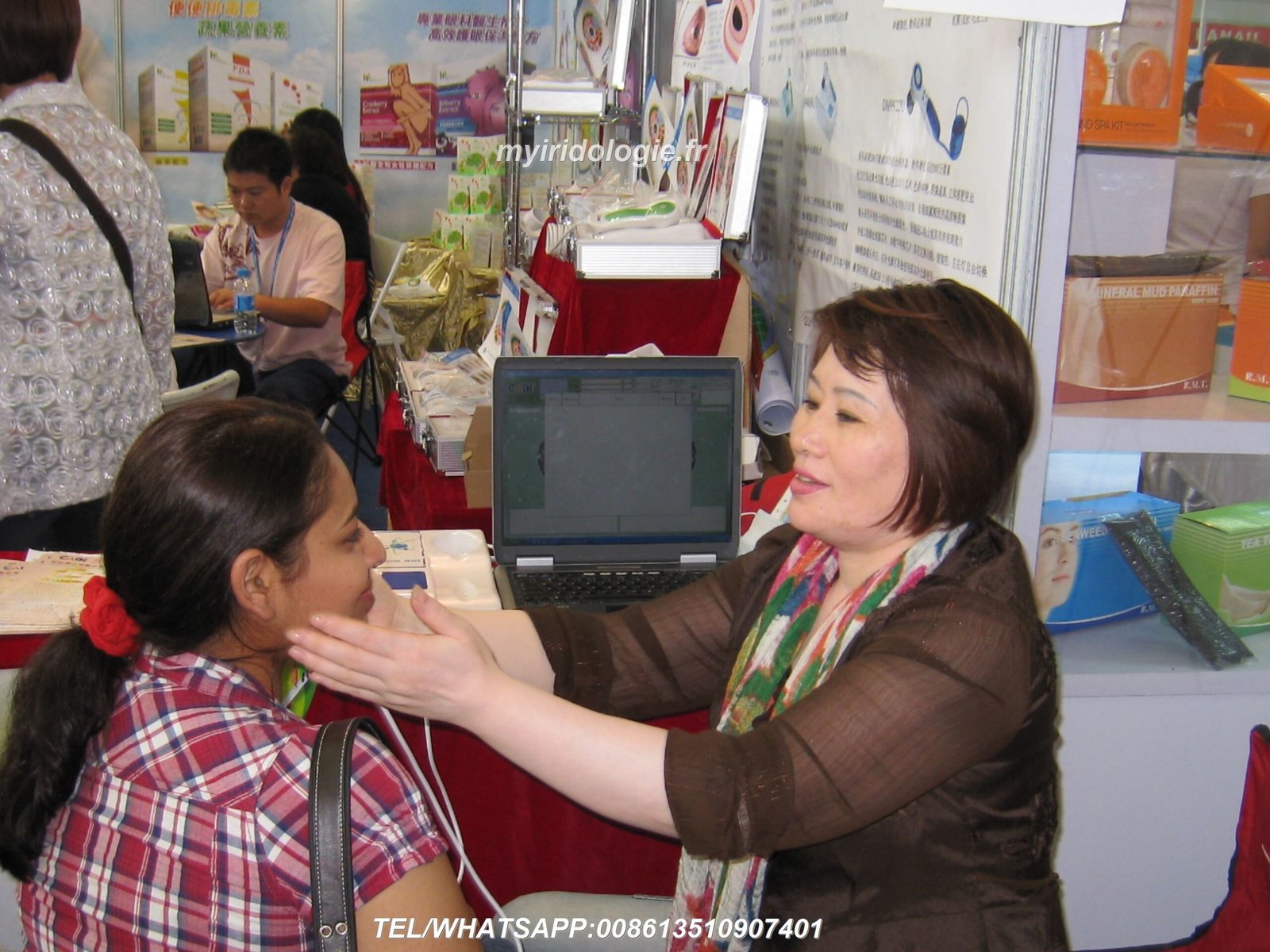 Clinic workflow for multi‑practitioner iridology: a practical, clinic‑ready SOP for UK practices — MAIKONG appareil photo iridologie Exhibition (19).JPG