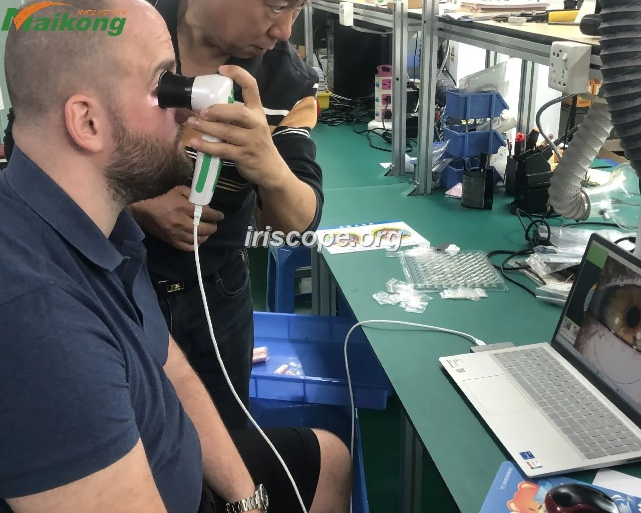 Portable iriscope setup for mobile wellness visits in the UK — iridology camera facotry customer  (63).jpg